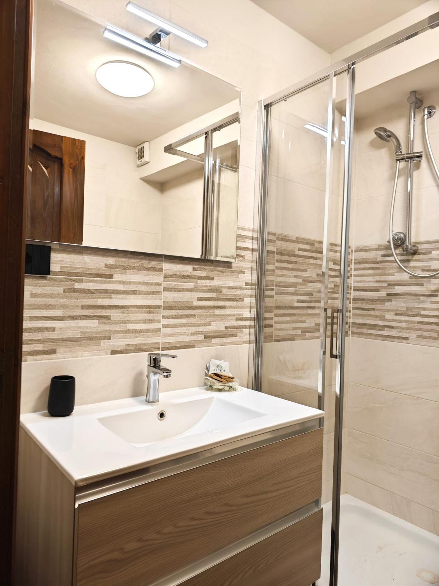 Hostdomus - City Center Apartment Colle Colle Sestriere Exteriör bild