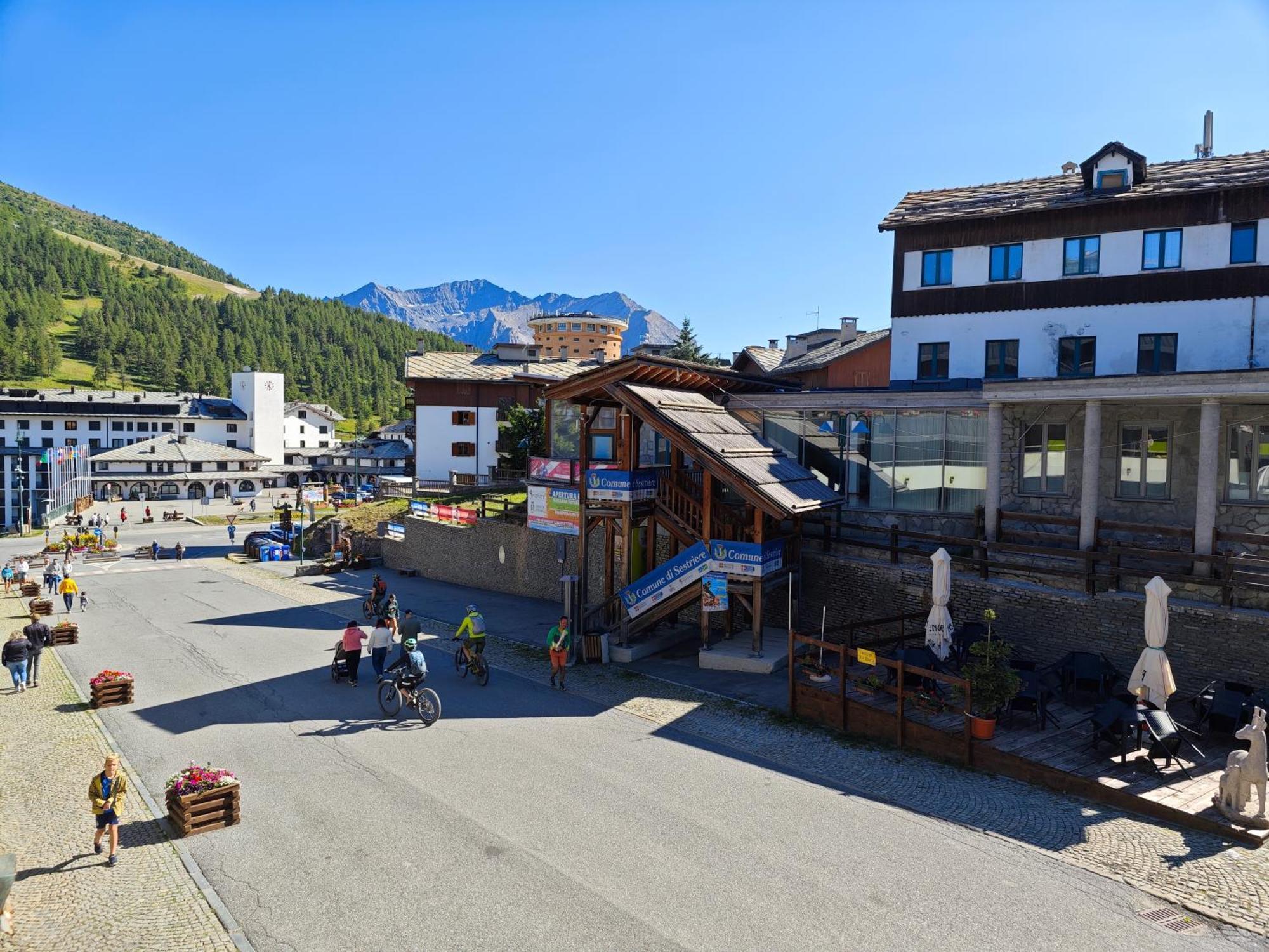 Hostdomus - City Center Apartment Colle Colle Sestriere Exteriör bild